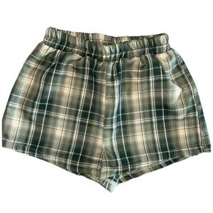 Chic Plaid green shorts🤍